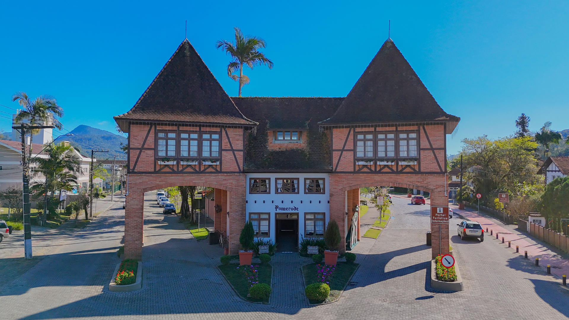 Pórtico de Pomerode em Santa Catarina, portal turístico que dá boas-vindas à cidade mais alemã do Brasil.